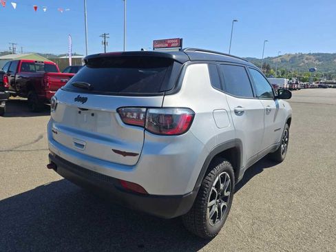Used 2024 Jeep Compass Trailhawk AWD/4WD image 17