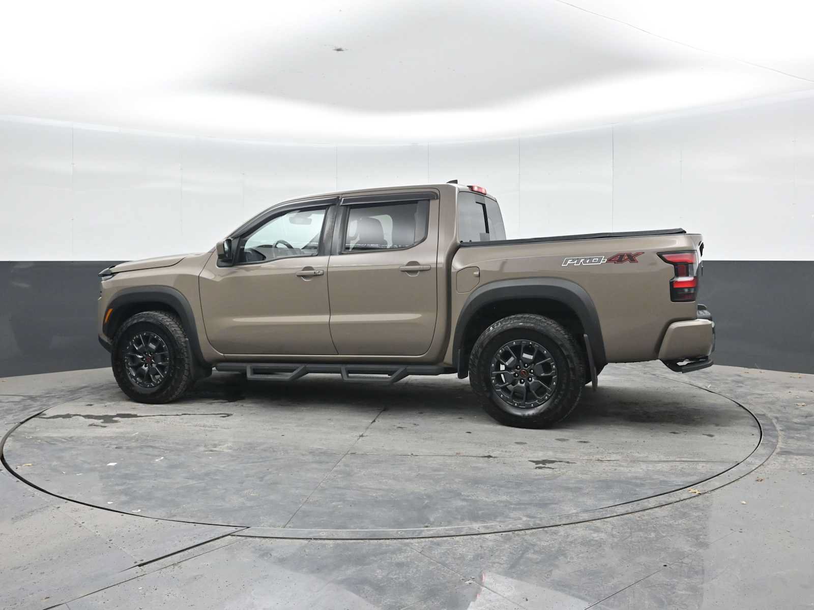 Used 2023 Nissan Frontier PRO-4X w/ Pro-4X Premium Package AWD/4WD image 2