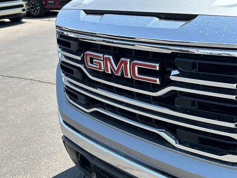 Used 2025 GMC Sierra 1500 SLT AWD/4WD image 30