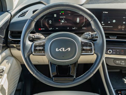 Used 2025 Kia Carnival SX Prestige image 35