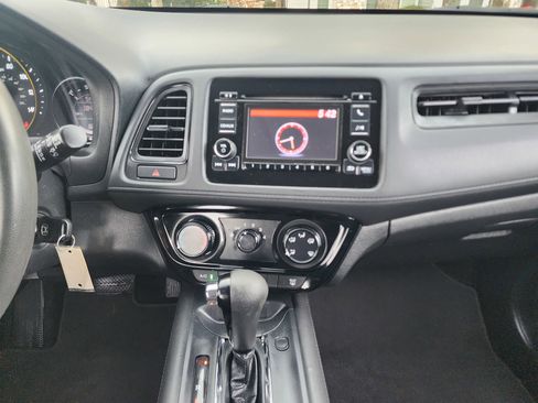 Used 2018 Honda HR-V LX image 29