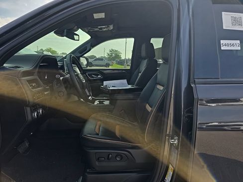 Used 2024 GMC Yukon AT4 w/ Technology Package AWD/4WD image 14