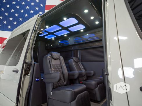 Used 2025 Mercedes-Benz Sprinter 3500 image 5