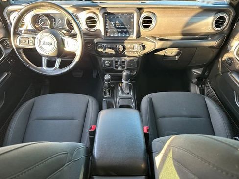 Used 2020 Jeep Gladiator Overland image 14