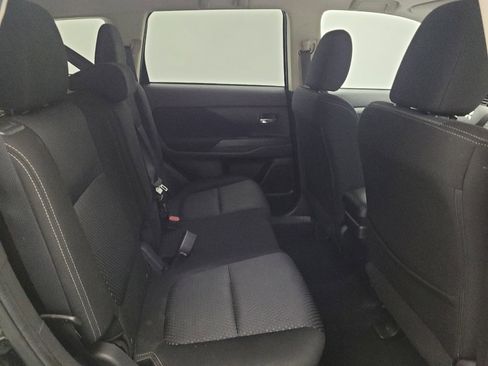 Used 2016 Mitsubishi Outlander SE AWD/4WD image 19
