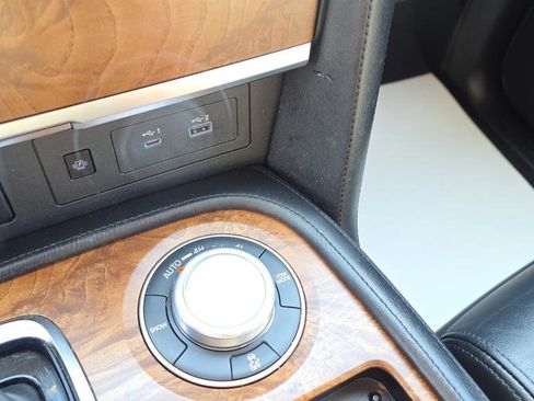 Used 2021 Nissan Armada SL w/ Captain's Chairs Package image 29