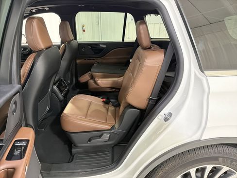 Used 2023 Lincoln Aviator Reserve w/ Elements Package Plus image 12