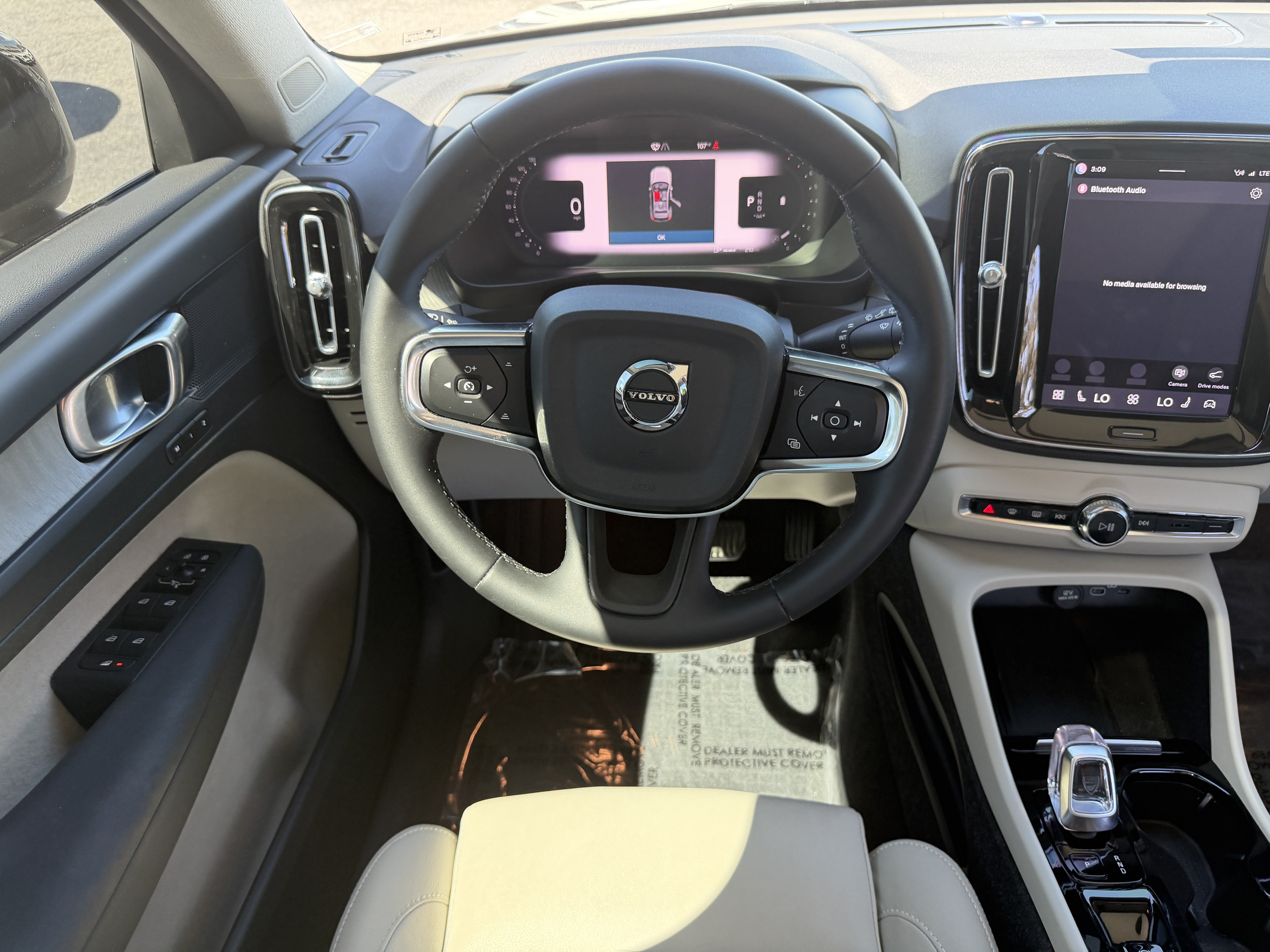 Certified 2024 Volvo XC40 B5 Plus w/ Protection Package Premier AWD/4WD image 17