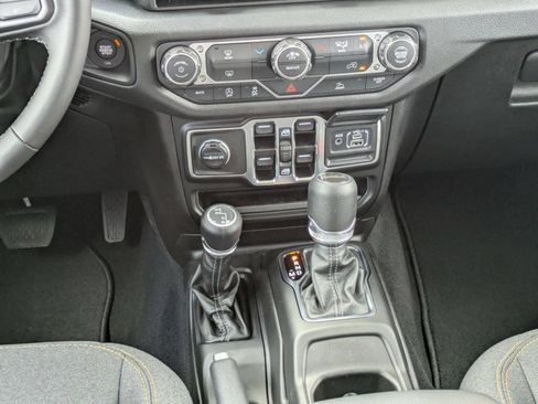 New 2025 Jeep Gladiator Sport AWD/4WD image 15