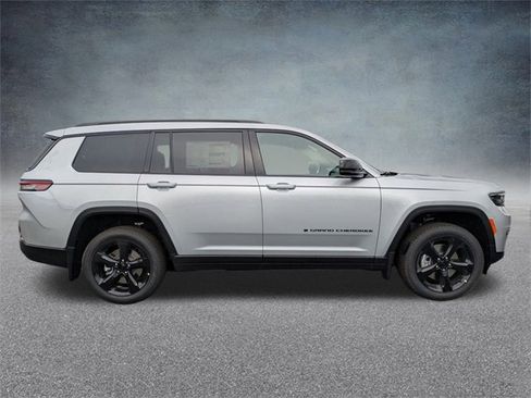 New 2025 Jeep Grand Cherokee L Limited w/ Black Appearance Package image 5