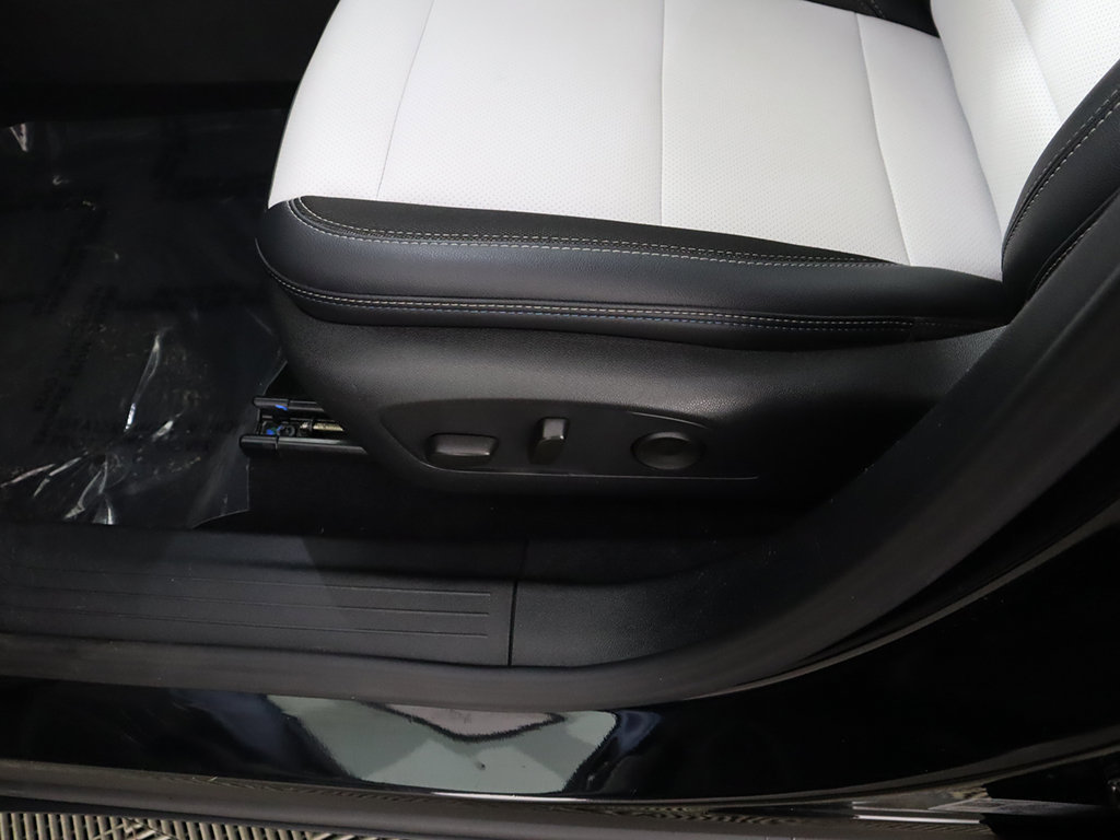 Used 2026 Chevrolet Equinox EV LT FWD image 32