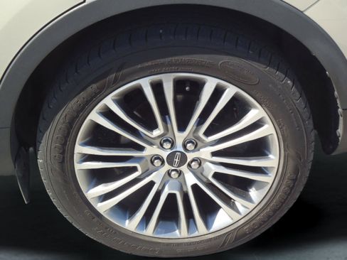 Used 2016 Lincoln MKX Reserve w/ Technology Package AWD/4WD image 9