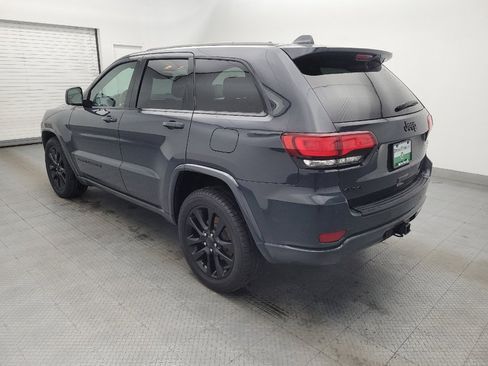 Used 2017 Jeep Grand Cherokee Altitude AWD/4WD image 5