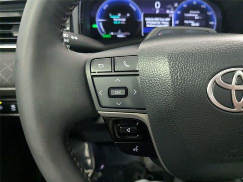 Used 2025 Toyota Camry XLE w/ Premium Plus Package image 16