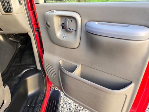 Used 2000 Chevrolet Express 3500 G3500 3dr Cargo Van w/ Convenience Pkg image 25