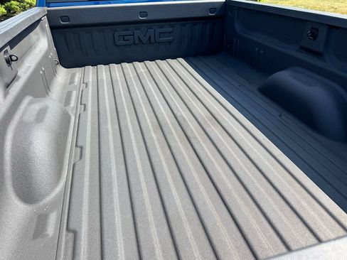 Used 2017 GMC Sierra 2500 SLT w/ Duramax Plus Package AWD/4WD image 27