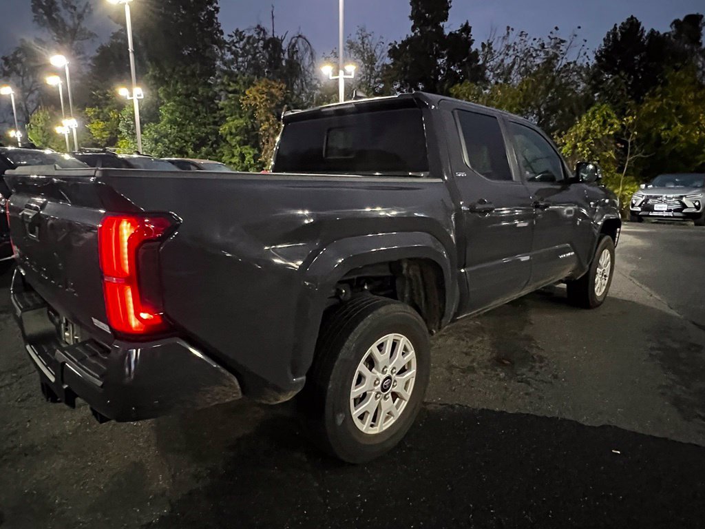 Used 2024 Toyota Tacoma SR5 AWD/4WD image 5
