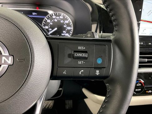 Certified 2025 Nissan Pathfinder SL image 28