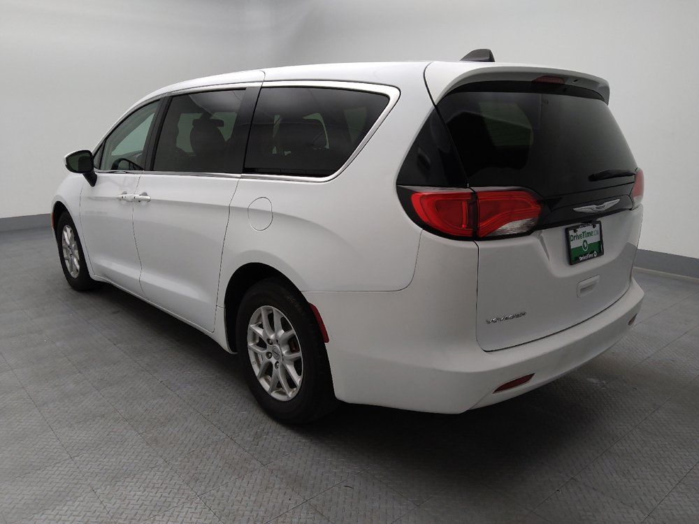 Used 2022 Chrysler Voyager LX FWD image 5