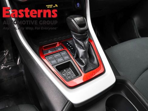 Used 2021 Toyota RAV4 LE image 13