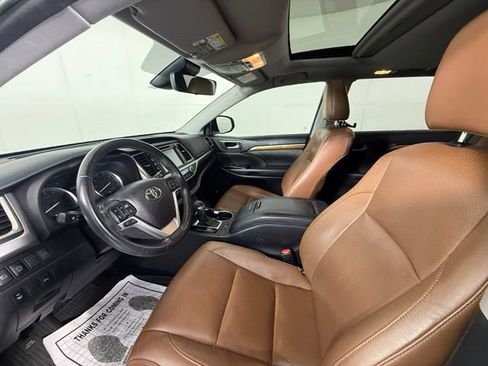 Used 2018 Toyota Highlander Limited FWD image 5
