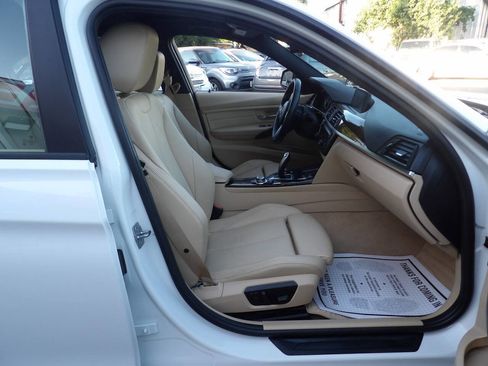 Used 2013 BMW 320i Sedan RWD image 6