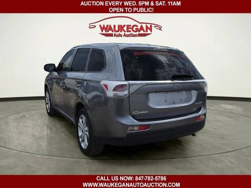Used 2014 Mitsubishi Outlander SE FWD image 4