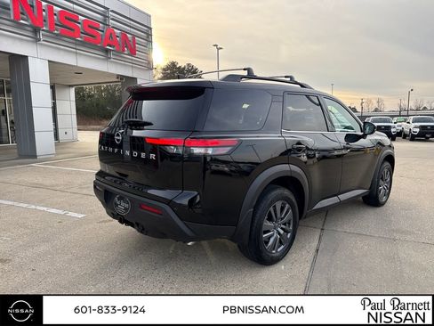 New 2025 Nissan Pathfinder SV w/ SV Premium Package image 7