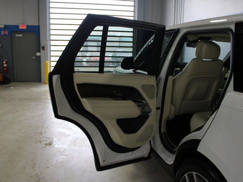 Used 2024 Land Rover Range Rover SE image 11