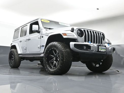 Used 2022 Jeep Wrangler Unlimited Sahara image 25