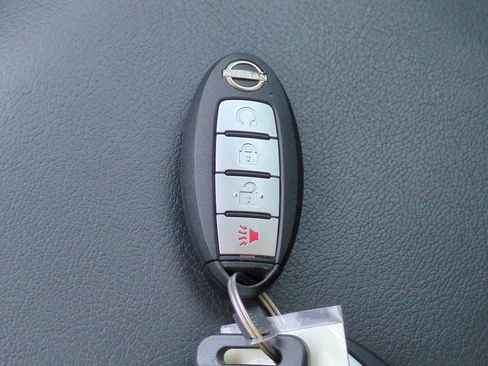 Used 2024 Nissan Frontier SL image 28