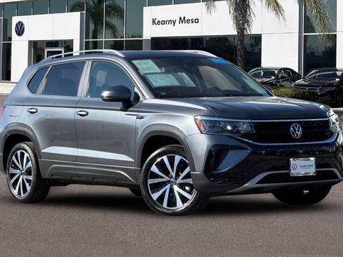 Used 2023 Volkswagen Taos SE image 2