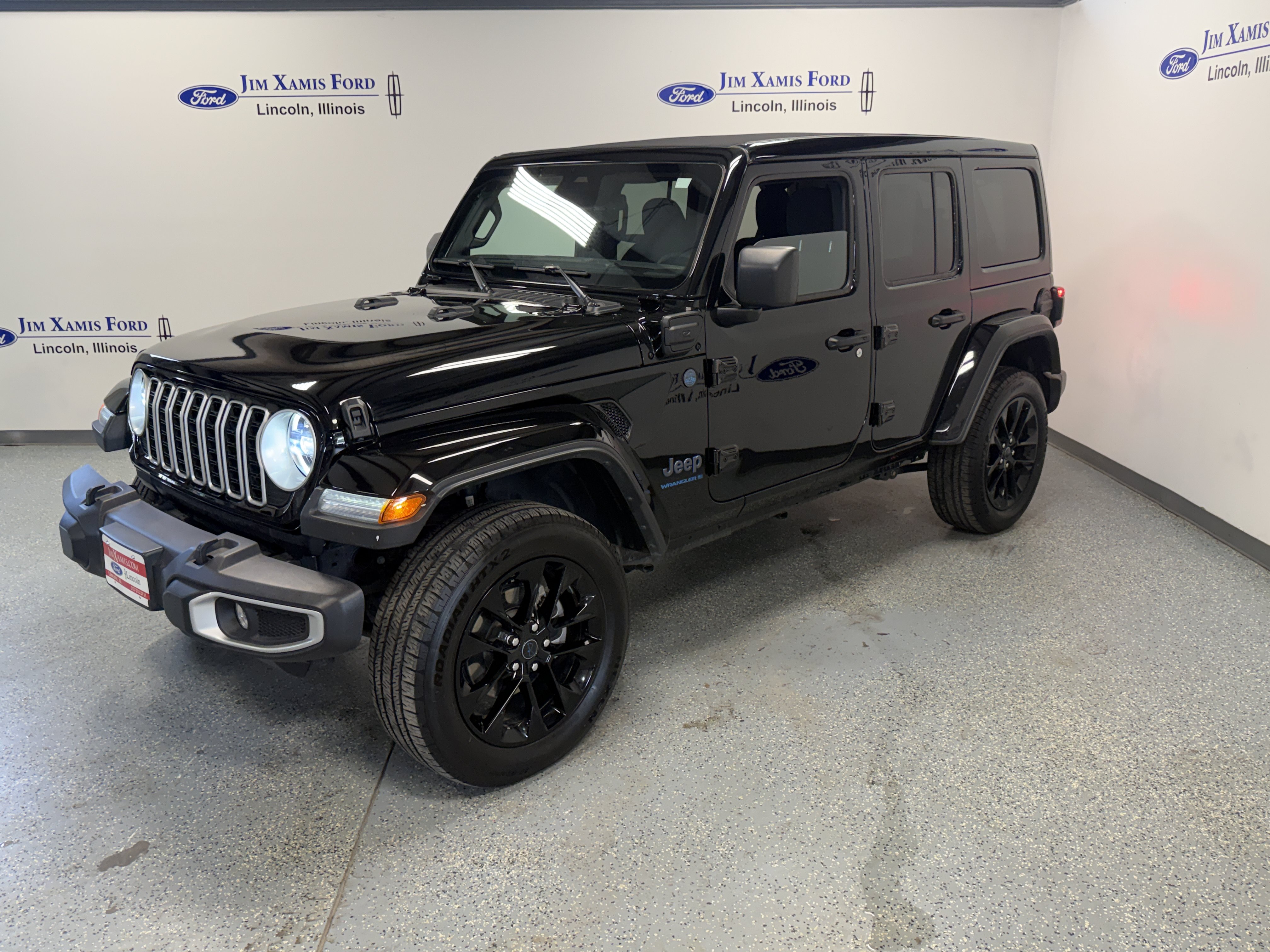 Used 2025 Jeep Wrangler Unlimited Sahara w/ Safety Group AWD/4WD image 3