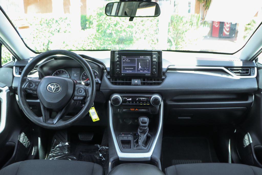 Used 2021 Toyota RAV4 LE FWD image 24