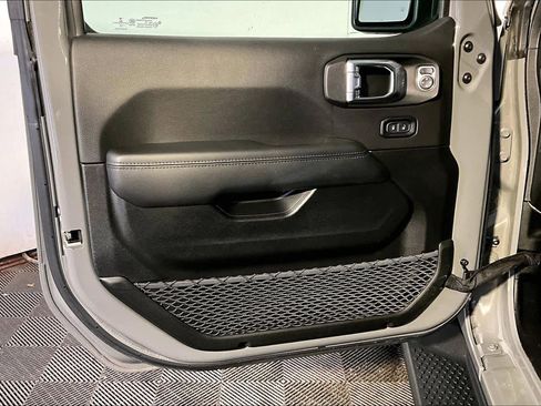 Used 2022 Jeep Wrangler Unlimited Sahara image 21