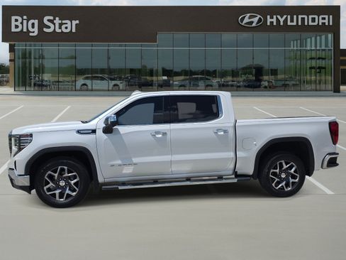 Used 2023 GMC Sierra 1500 SLT RWD image 2