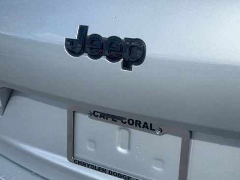 New 2025 Jeep Grand Cherokee L Altitude image 32