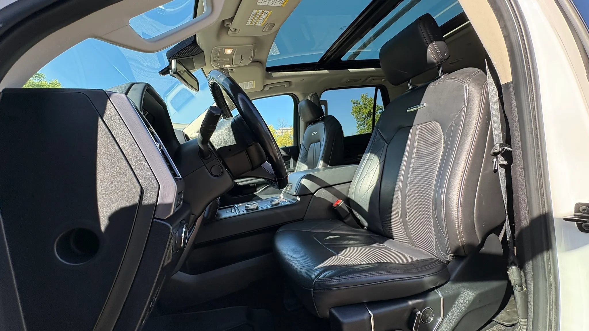 Used 2018 Ford Expedition Platinum AWD/4WD image 2