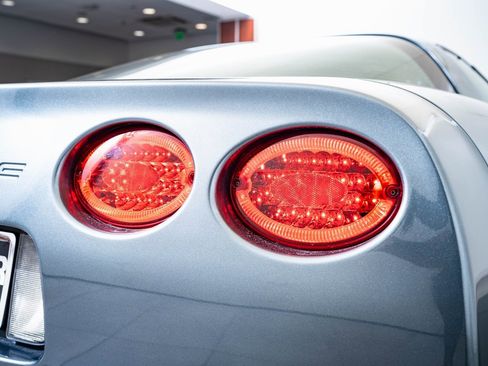 Used 2004 Chevrolet Corvette Coupe w/ Roof Package image 18