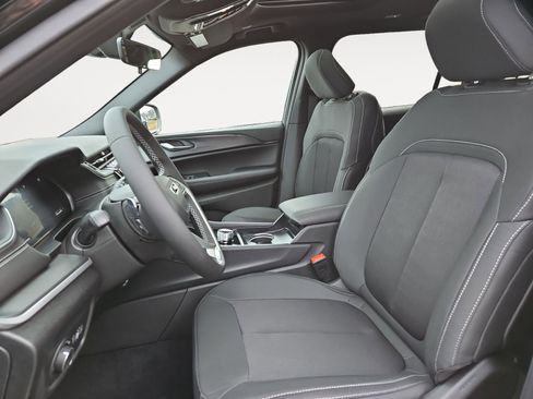 New 2025 Jeep Grand Cherokee L Laredo AWD/4WD image 9