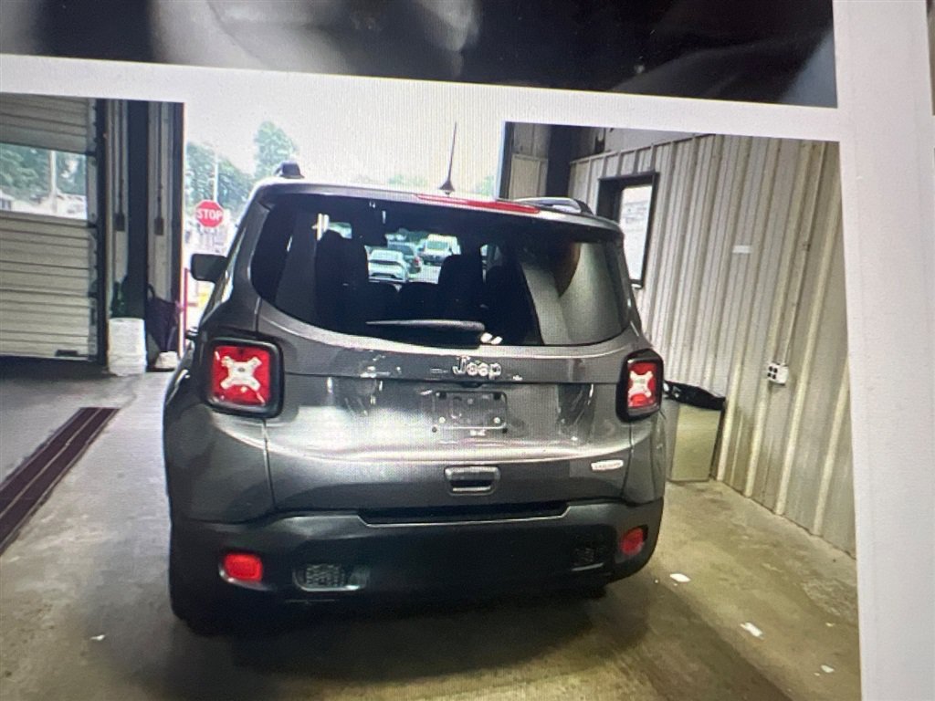 Used 2021 Jeep Renegade Latitude w/ Convenience Group FWD image 3