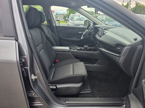 Used 2024 Nissan Rogue SV image 31