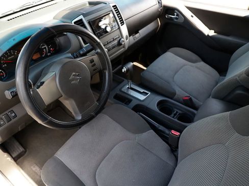 Used 2010 Suzuki Equator Sport RWD image 16