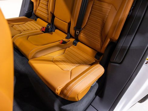 Used 2025 Lamborghini Urus SE image 37