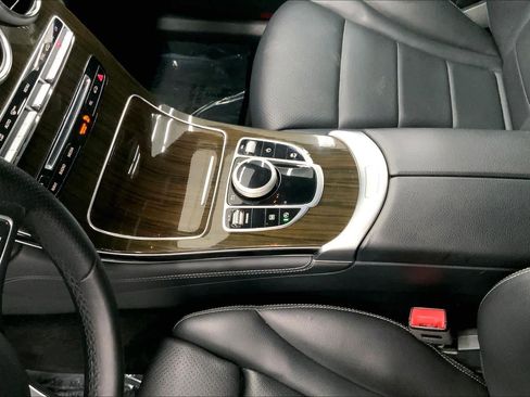 Used 2019 Mercedes-Benz GLC 300 image 26