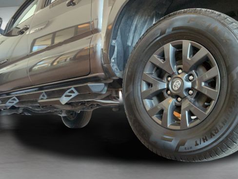Used 2021 Toyota Tacoma SR5 RWD image 32