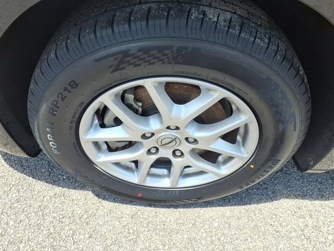 Used 2023 Chrysler Pacifica Touring FWD image 5