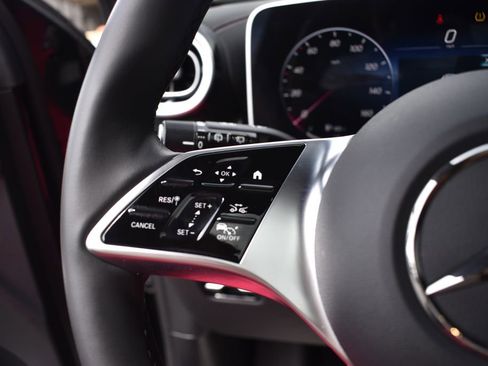 Used 2025 Mercedes-Benz GLC 350e 4MATIC image 30