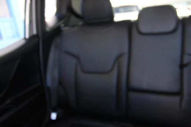Used 2016 Jeep Renegade Trailhawk w/ Premium Trailhawk Package AWD/4WD image 37