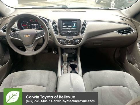 Used 2017 Chevrolet Malibu LT image 11